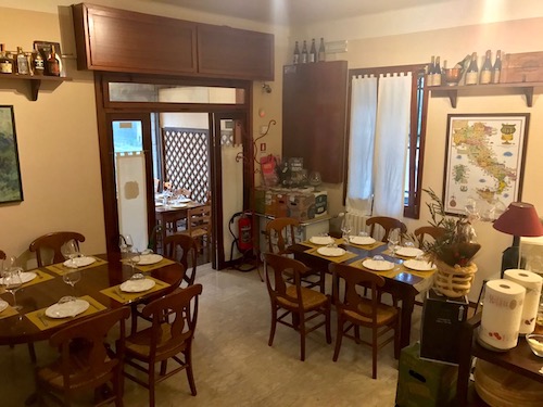 La saletta privata dell'Osteria La Grotta dal 1918 per gruppi e occasioni speciali